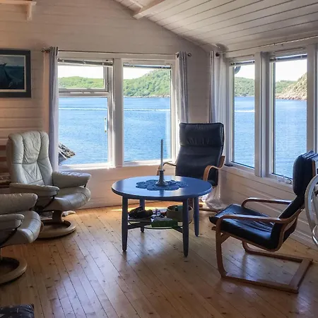 Vakantiehuis Stunning In With Wifi Farsund