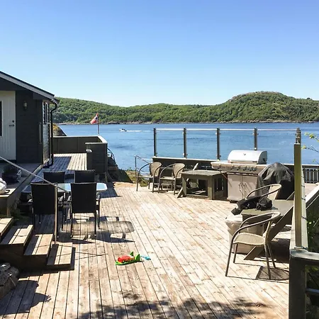 Vakantiehuis Stunning In With Wifi Farsund